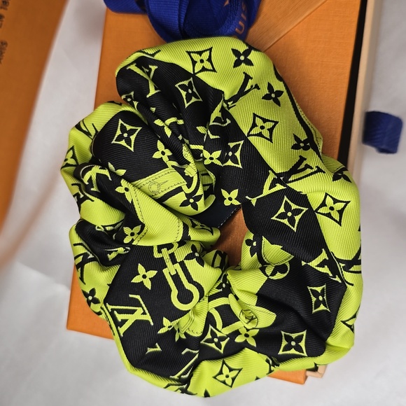 Like New Louis Vuitton Silk Monogram Hair Scrunchie! - Picture 2 of 10